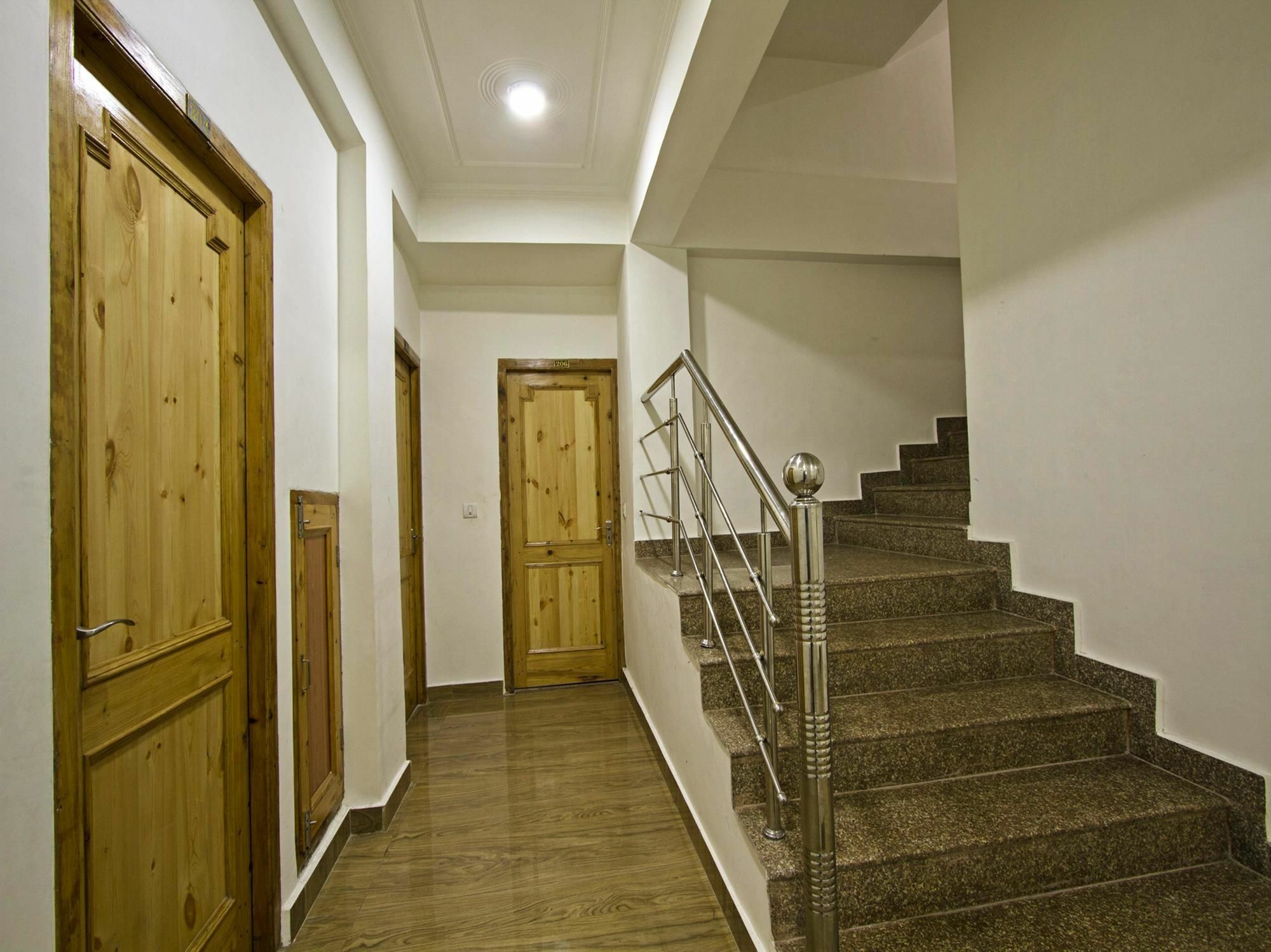 Flagship 4637 Hotel K Square Manali  Ngoại thất bức ảnh